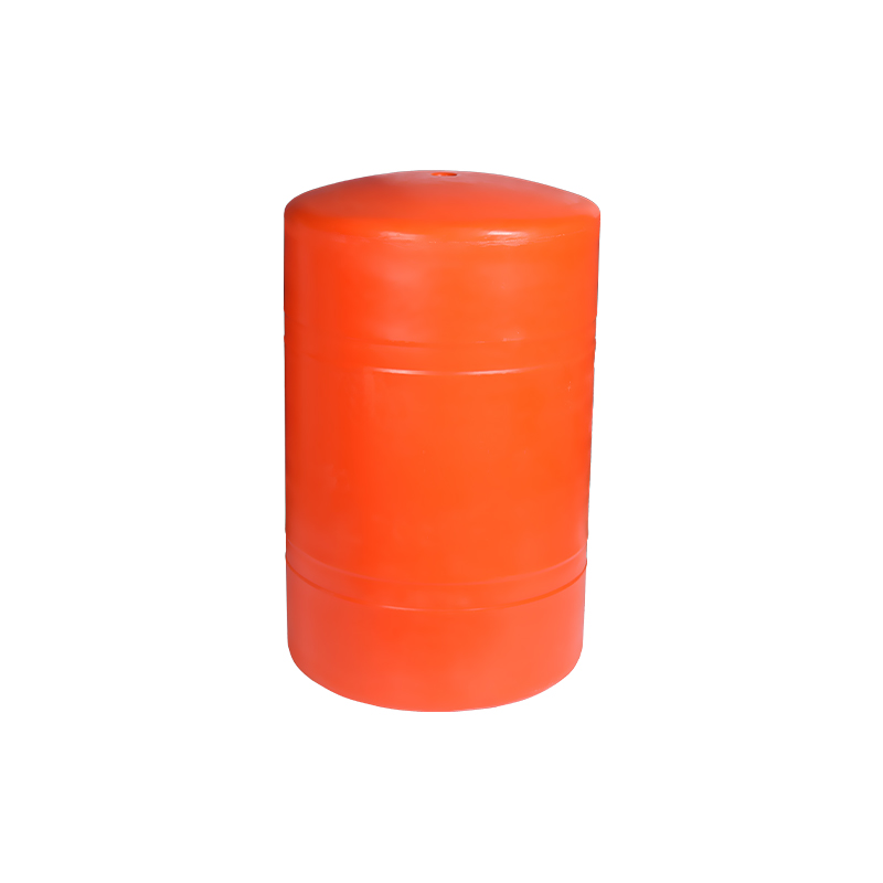 Quid interest inter verticalem et horizontalem PE piscinas repositas? Quo consilio utilius?